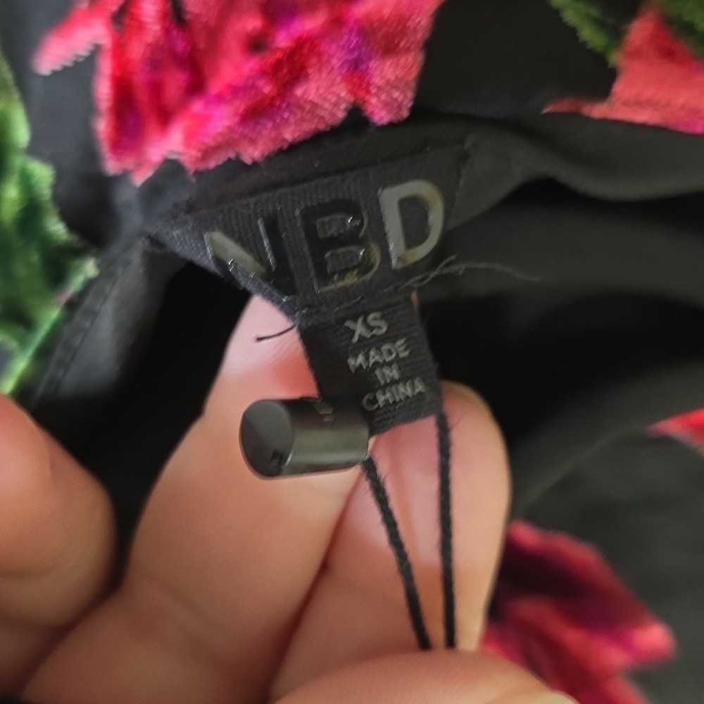 NWT NBD Harmony Cami Top in 90s Rose Floral Black and Pink - Picture 5 of 6